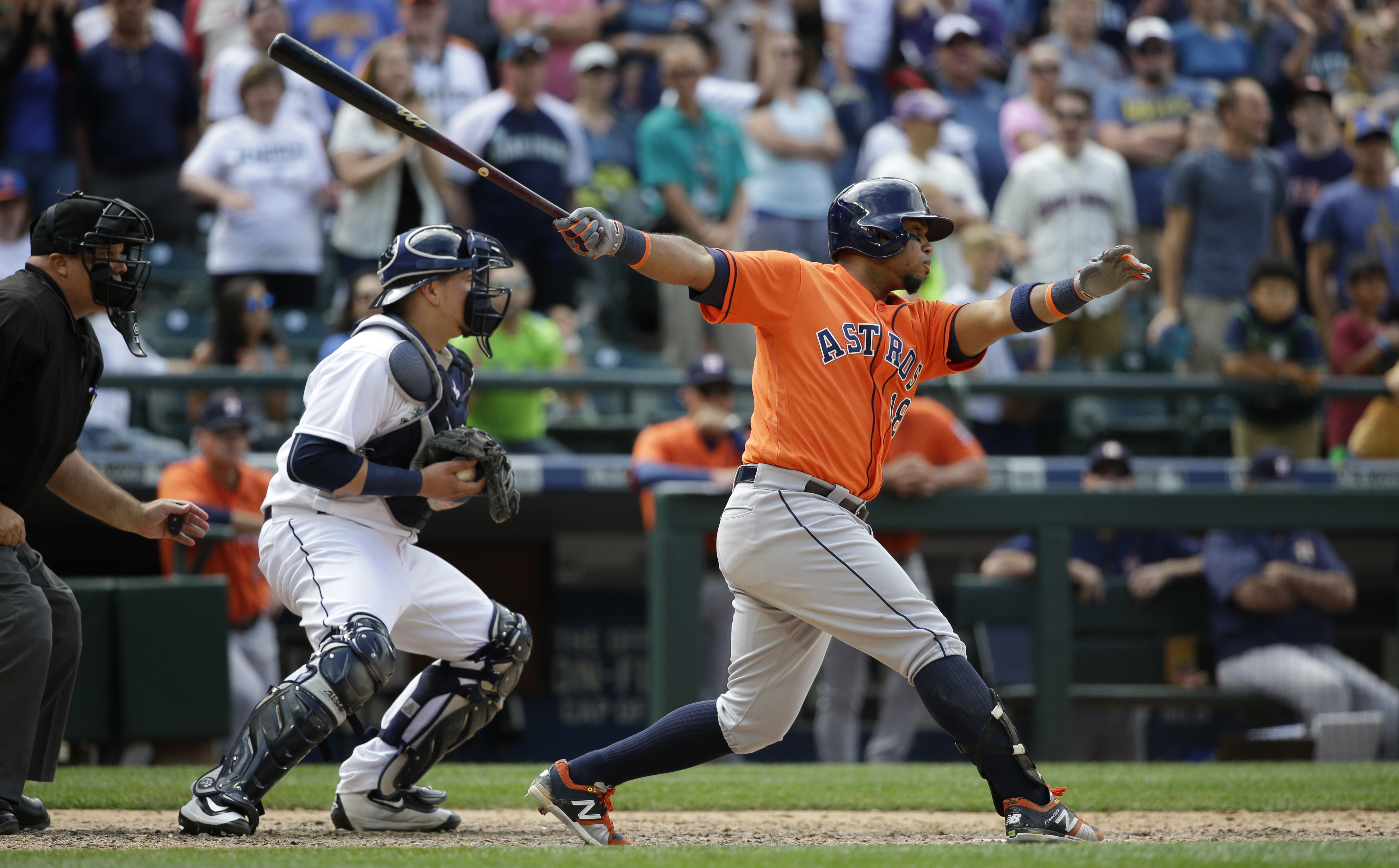 Iwakuma, Cano help Mariners beat Astros 1-0