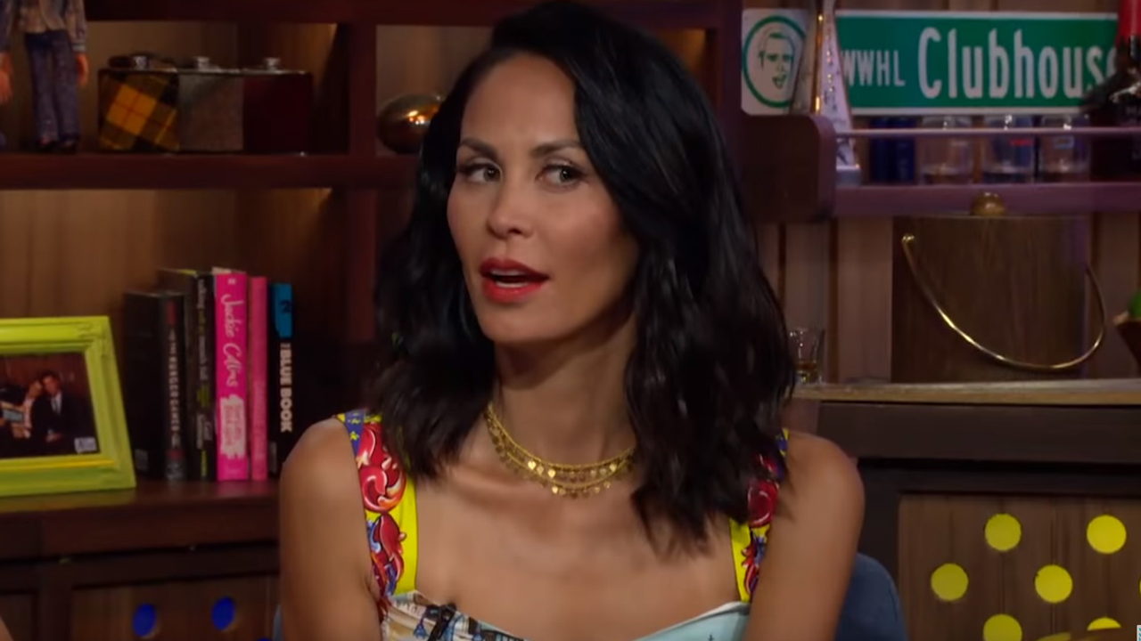 'Real Housewives of New York City' Star Jules Wainstein Nervously(00)