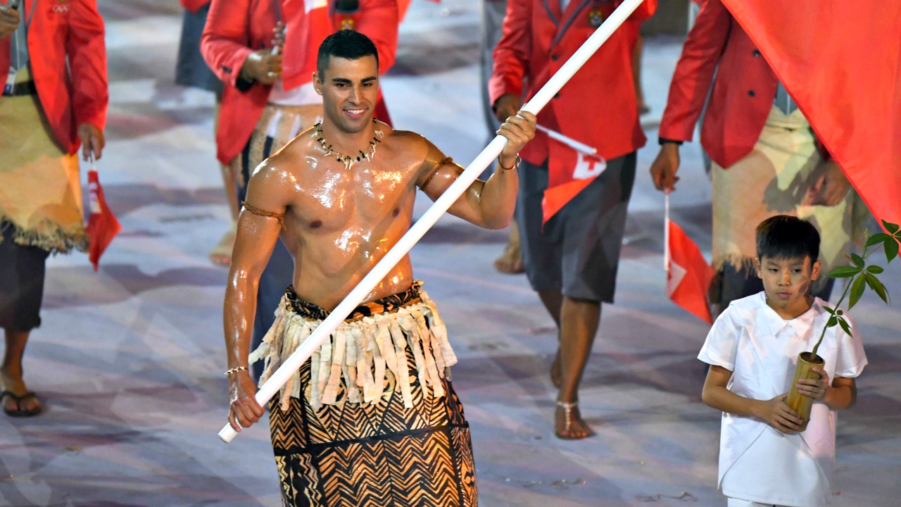 Shirtless Tonga Flag Bearer Steals The Show At Olympic Opening Ceremony ...