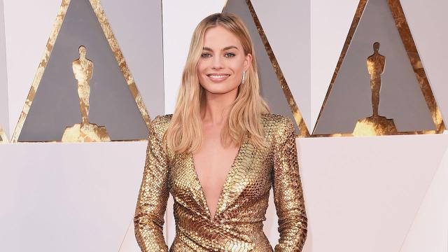Margot Robbie Takes A Beer Shower Every Night After Work But Its Not What You Think 5420