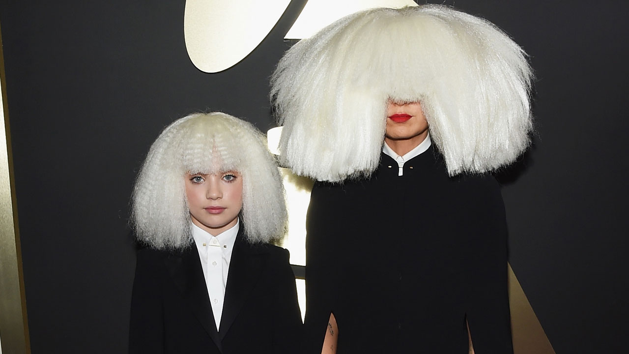 Sia wig deals in store