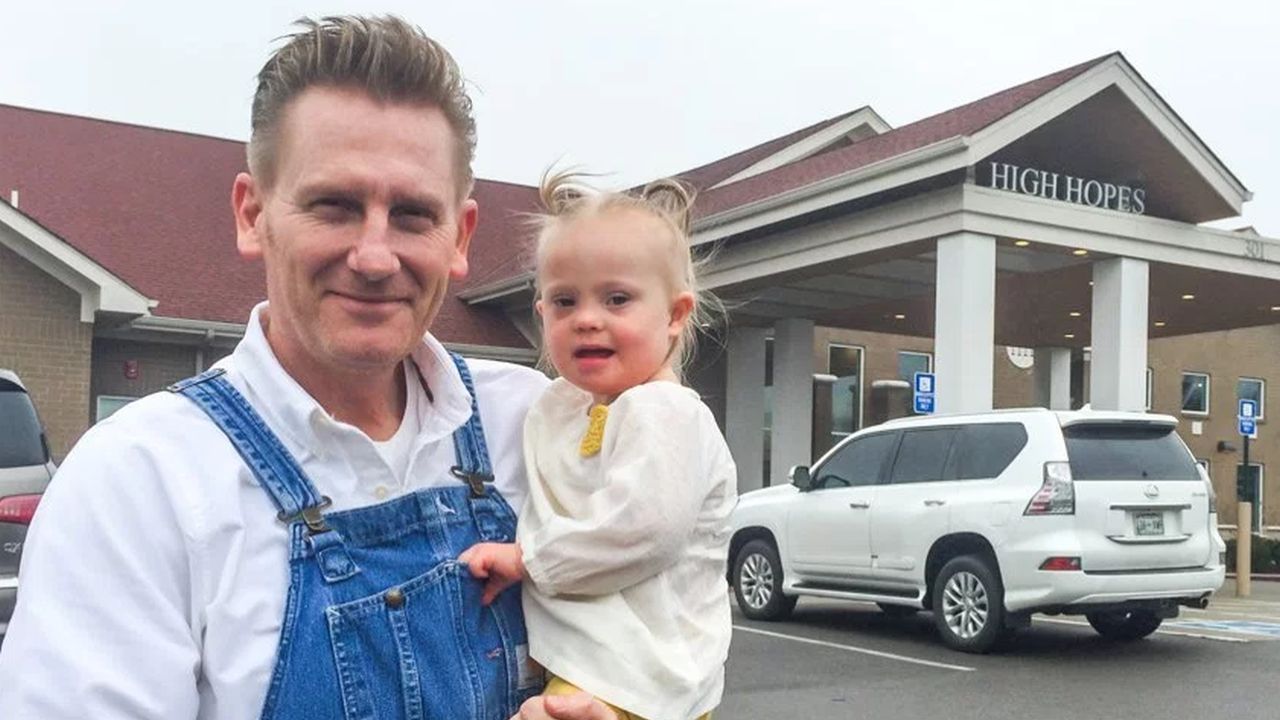 Rory Feek Admits He Can't Bring Himself to Order a Headstone for Late