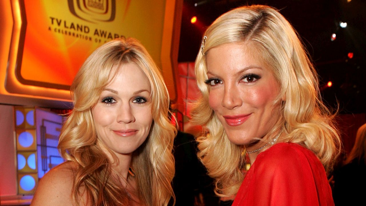 Jennie Garth Congratulates Beverly Hills 90210 Co Star Tori Spelling