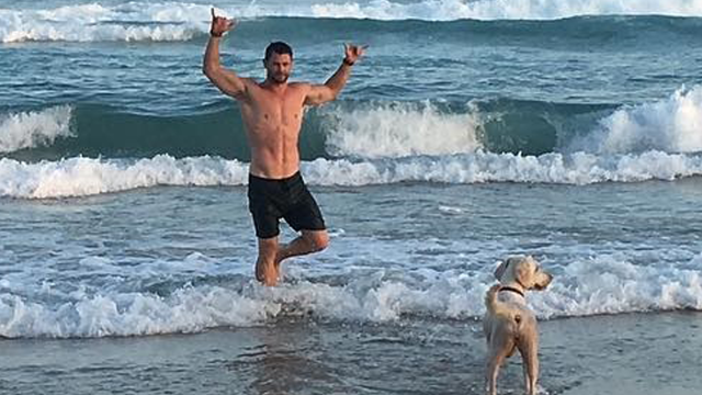 Chris Hemsworth's Back Muscles Are Looking Ripped in New Shirtless Beach  Photos: Photo 4896811, Chris Hemsworth, Shirtless Photos