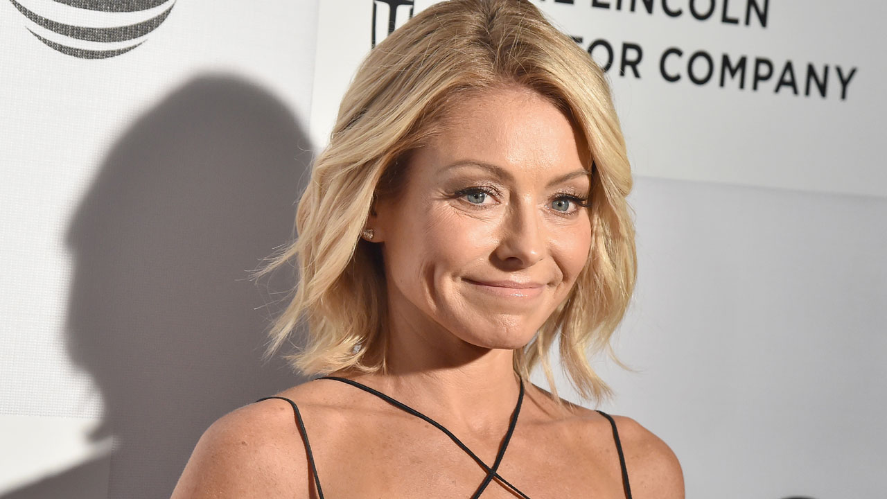 Kelly Ripa Reveals Thanksgiving Plans We Dont Know How To Behave At