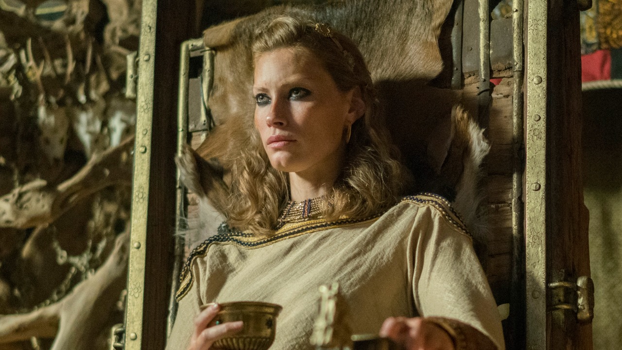 Vikings': What Really Happened To Aslaug?