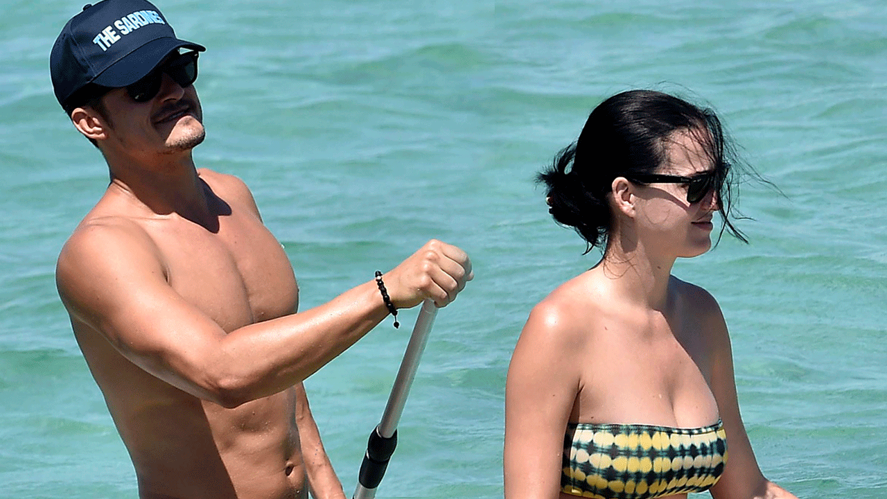 Orlando Bloom S Friends Pose With Actor S Nude Paddleboarding Cutout