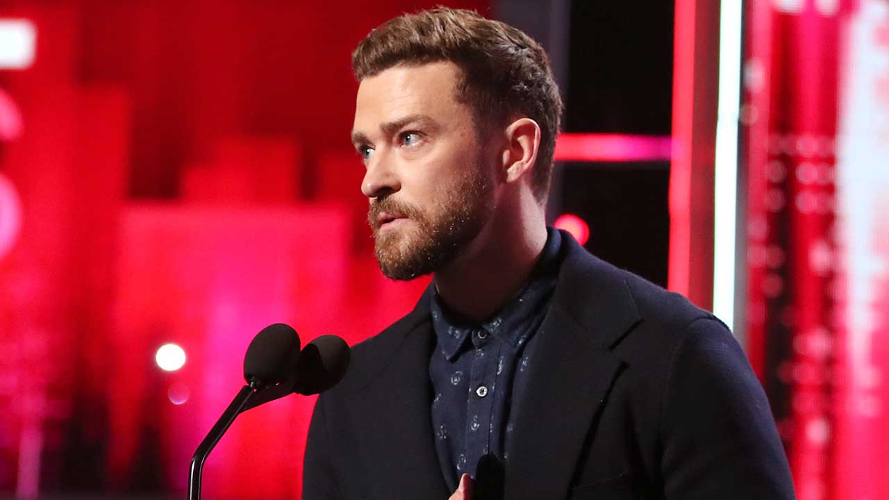 Jessica Biel and son Silas watch Justin Timberlake compete at the