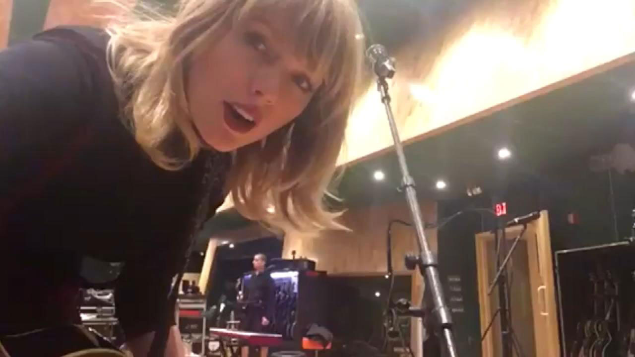 Taylor Swift Rehearses Acoustic Rendition Of I Don T Wanna Live Forever Ahead Of Pre Super Bowl Whas11 Com