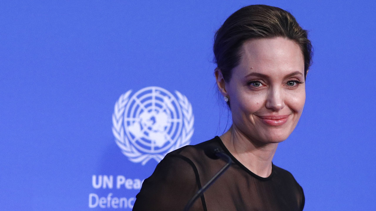 Angelina Jolie - 100 Fascinating Facts & Stories by mbfrw