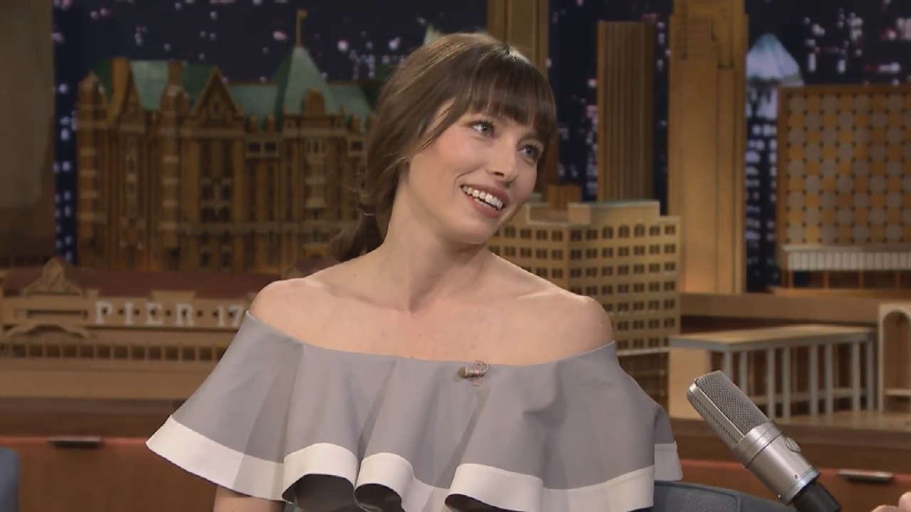 Watch Jessica Biel's reaction to an old video of her knocking now