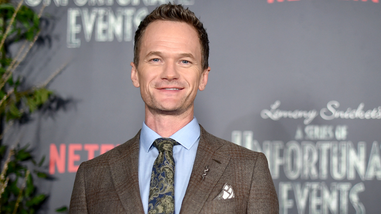 Neil Patrick Harris Gets His First Tattoo In Honor Of A Series Of Unfortunate Events Season 2 0359