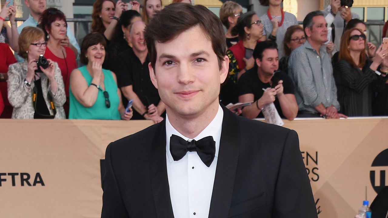 Ashton Kutcher Praises Mila Kunis in 'Character Award' Speech ...