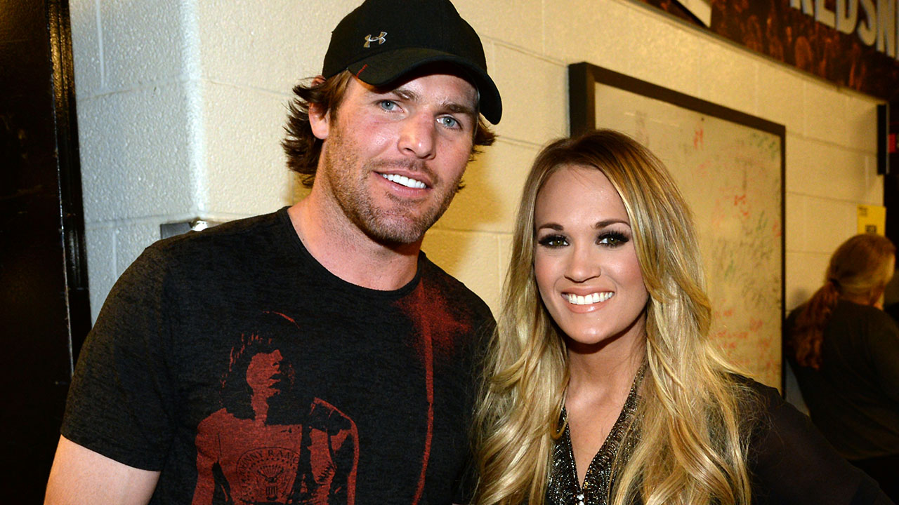 Carrie Underwood marries hockey player Mike Fisher