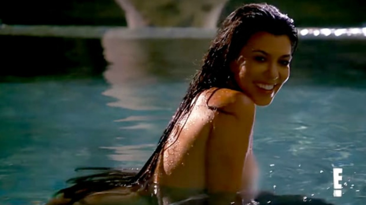 Kourtney Kardashian Porn - Kourtney Kardshian Gets Naked for Sexy Photo Shoot in 'KUWTK' Promo |  9news.com