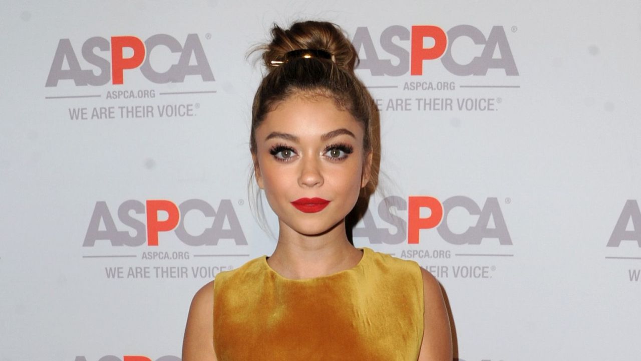 Sarah Hyland Responds To Too Skinny Critics Reveals Shes Been On Bed 4349