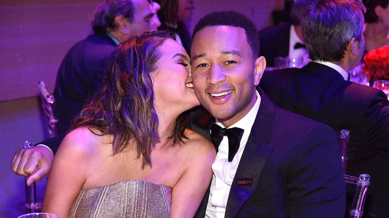 A Totally Naked Chrissy Teigen Surprises John Legend On Fathers Day See The Pic 0110