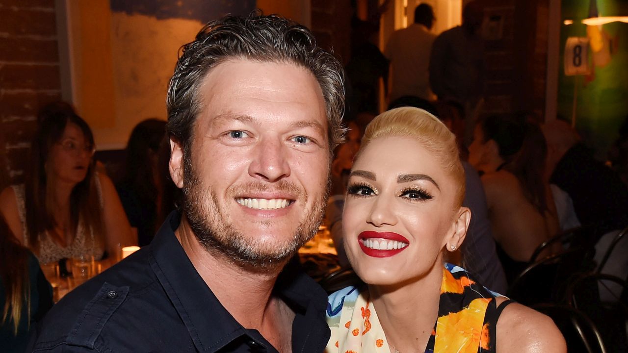 Gwen Stefani and Blake Shelton Heat Up the Summer With Sweet Selfie |  kare11.com