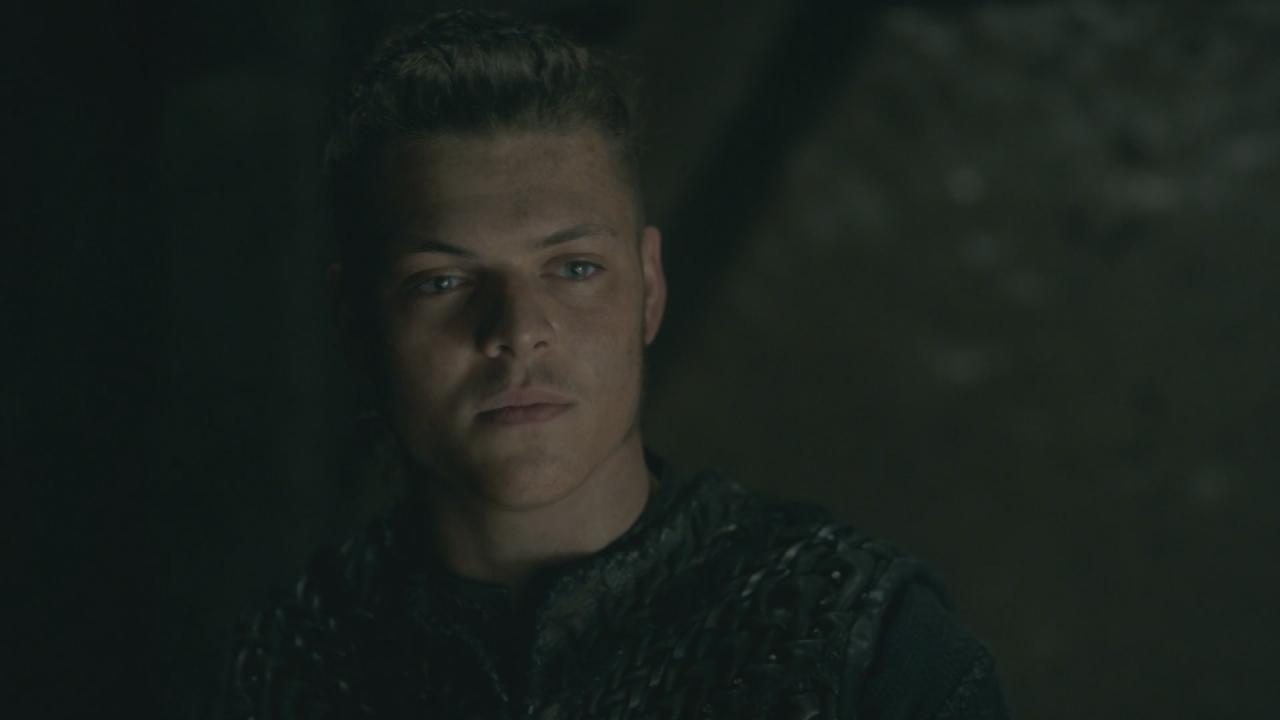 Vikings' Star Alex Hogh Andersen Breaks Down That Insane Torture Scene in  Season 5 Premiere