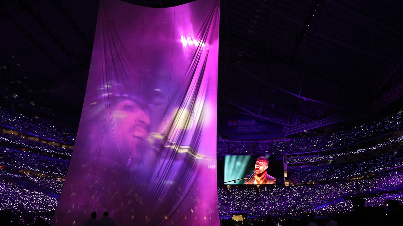 Justin Timberlake Duets With Prince Video During Super Bowl Halftime: Watch